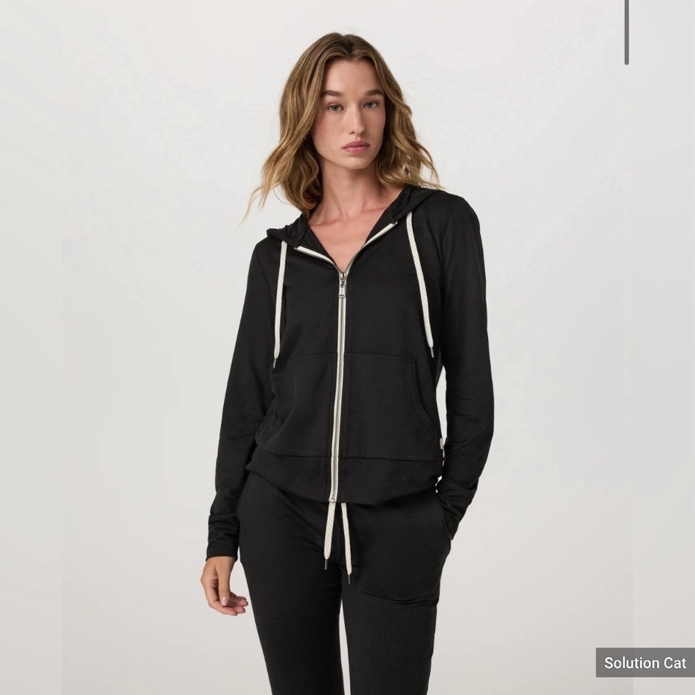 Vuori Women’s Halo Performance Hoodie
